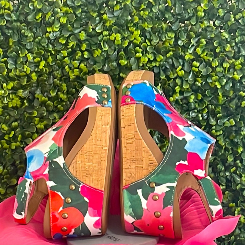 🎉❤️ LAST ONE!! HOST PICK! Multicolor Spring Summer Corkys Carley Flower Sandals - Picture 3 of 7